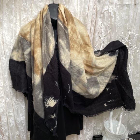 The Coziest Warm Fall Shawl Scarf Wrap. Camel/Yellowish Cream & Black Large - Picture 3 of 10